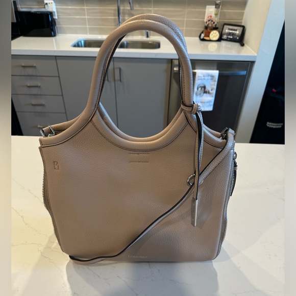 Brand New Calvin Klein Gabrianna Novelty Slim Side Zip Tote - Picture 3 of 15